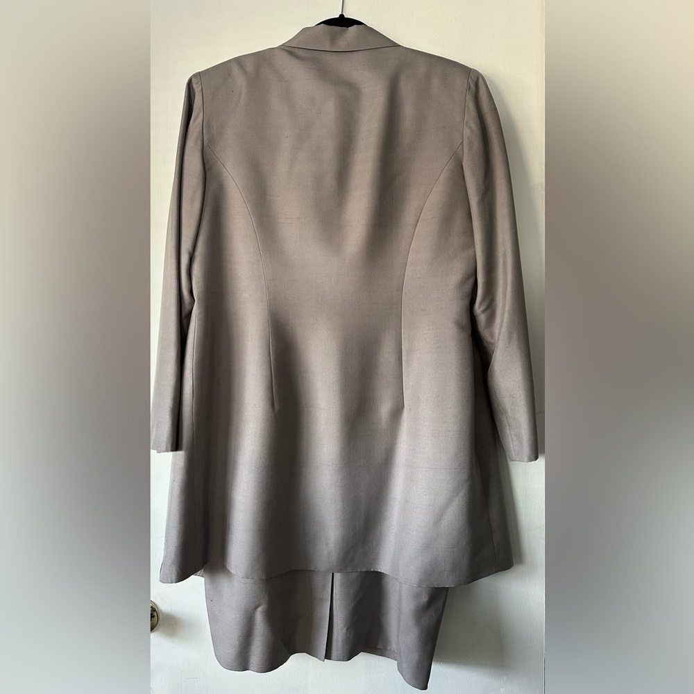 Vintage 1999 2-pc Spenser Jeremy 100% Silk Gray sheath dress and coat. Size 12. - Picture 4 of 10